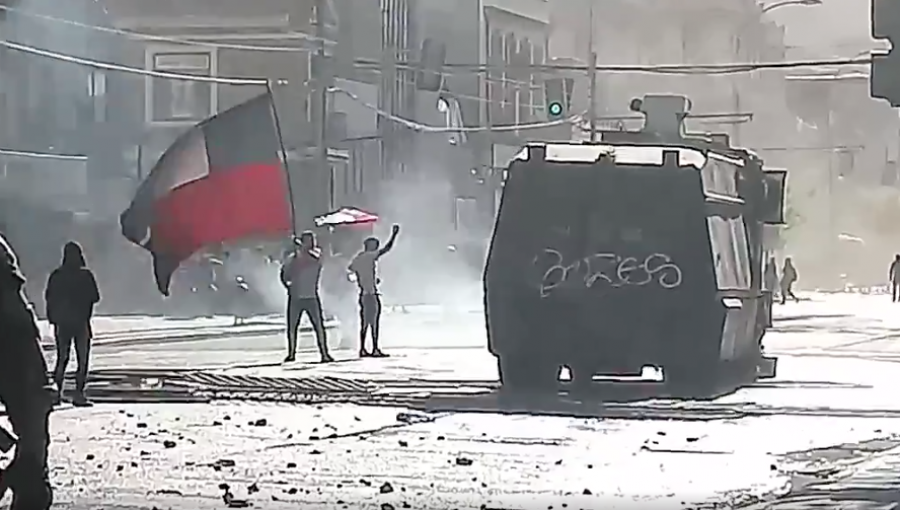 Marcha por Valparaíso culmina en disturbios y enfrentamientos con Carabineros en el parque Italia