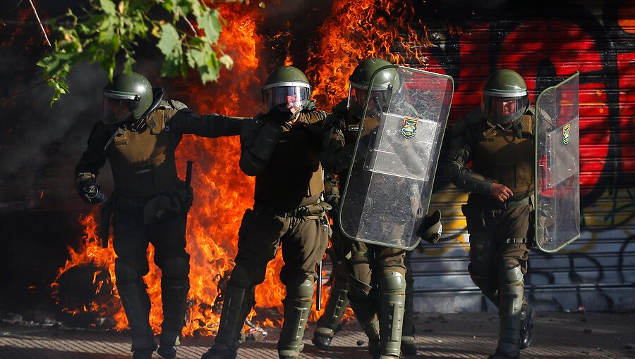 Carabineros cifra en 870 los funcionarios heridos durante manifestaciones