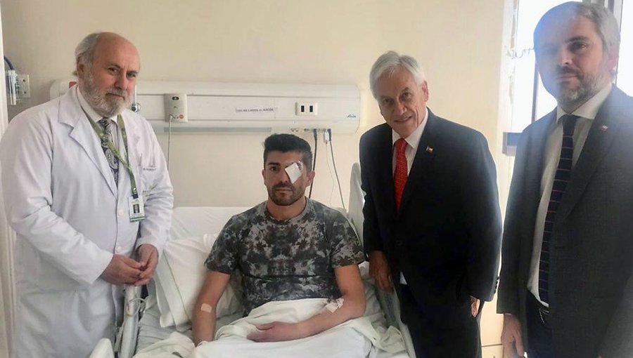 Presidente Piñera visitó a paramédico herido durante manifestaciones