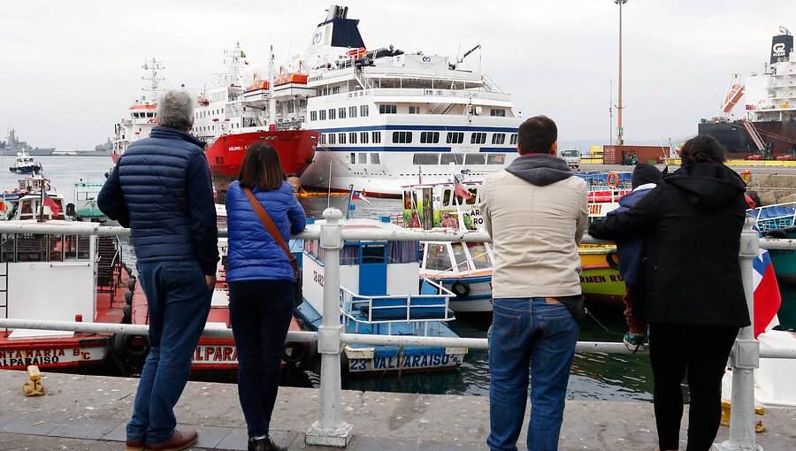 Valparaíso recibió cerca de 500 pasajeros provenientes de dos cruceros que recalaron esta semana
