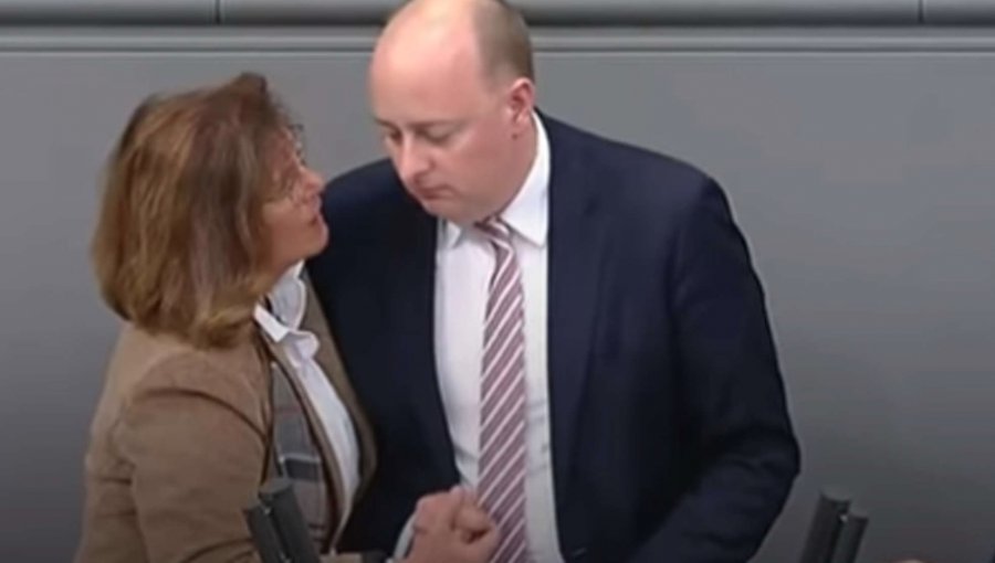Parlamento de Alemania instalará un desfibrilador luego que dos diputados sufrieran colapso
