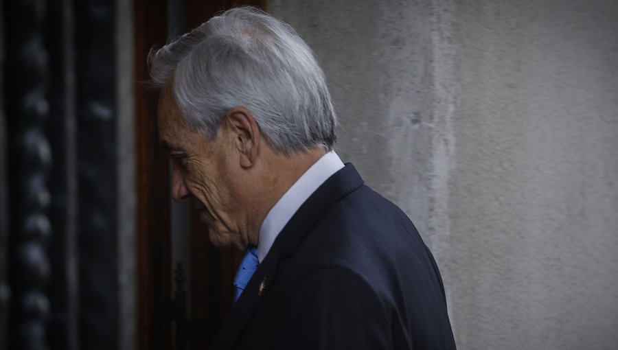 Presidente Piñera regresa a La Moneda para reunirse con el Ministro de Defensa
