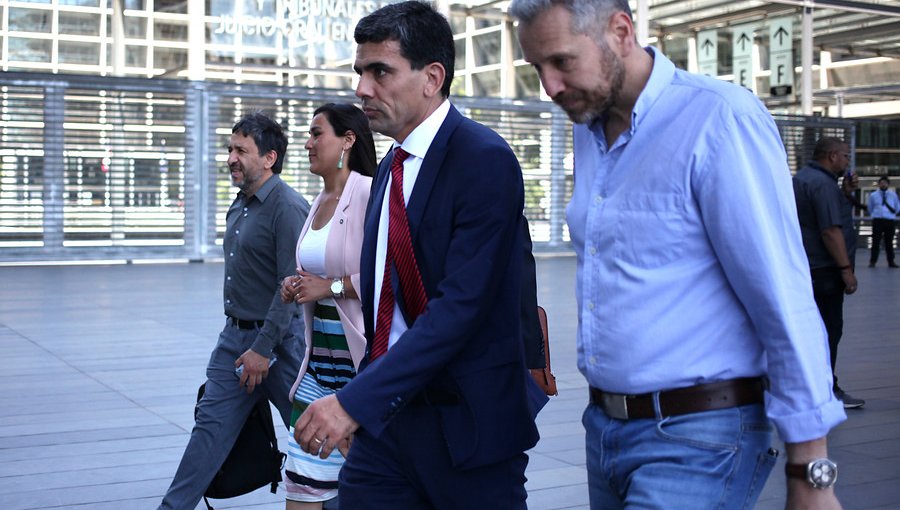 Ex fiscal Carlos Gajardo presentó una querella criminal por la agresión a Gustavo Gatica