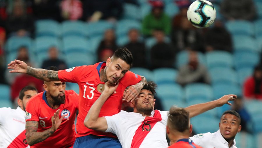 Federación peruana advierte que duelo ante a la Roja "se juega de todas maneras"