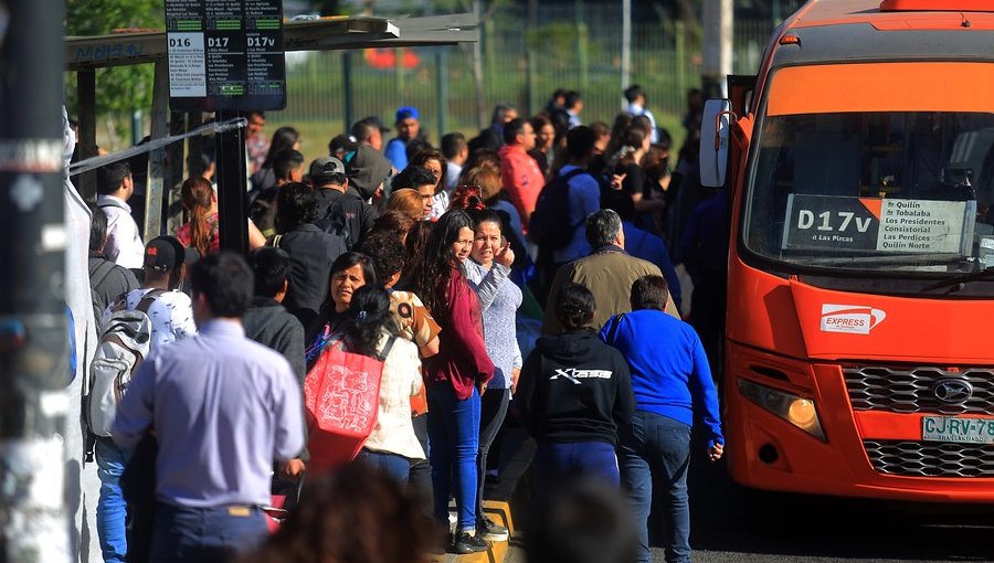 Refuerzan servicio de buses en Plaza Italia y sector Oriente de la capital desde las 15:00 horas