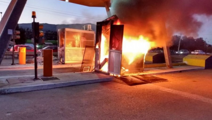 Confirman prisión preventiva de imputados por incendio de garitas de peajes en Curicó