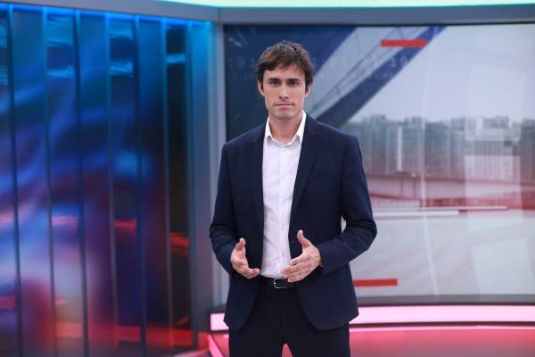 Roberto Cox confiesa que "no me siento cómodo" con el nuevo rol en CHV Noticias