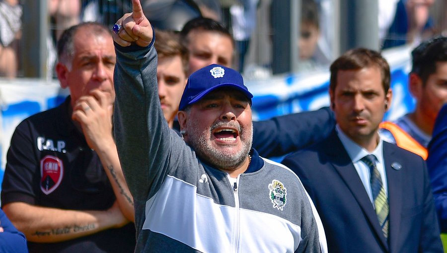 Diego Maradona vuelve a ser entrenador de Gimnasia, 48 horas después de renunciar