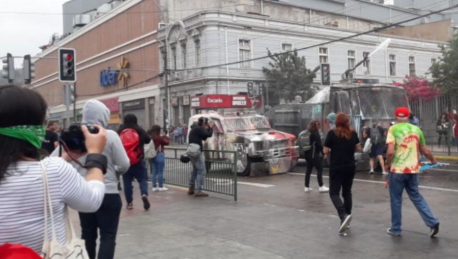 Manifestación culmina con serios incidentes en las afueras del Congreso Nacional en Valparaíso