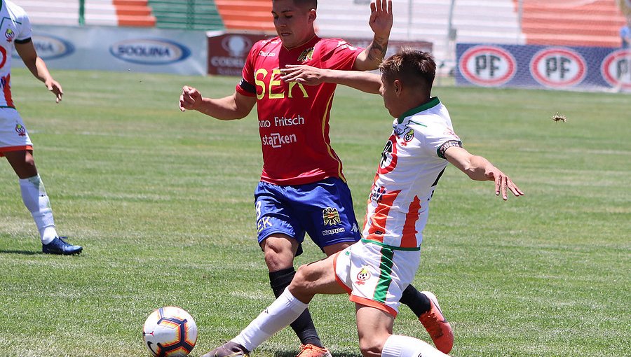 Cobresal derrotó en la agonía a U. Española en entretenido encuentro en El Salvador