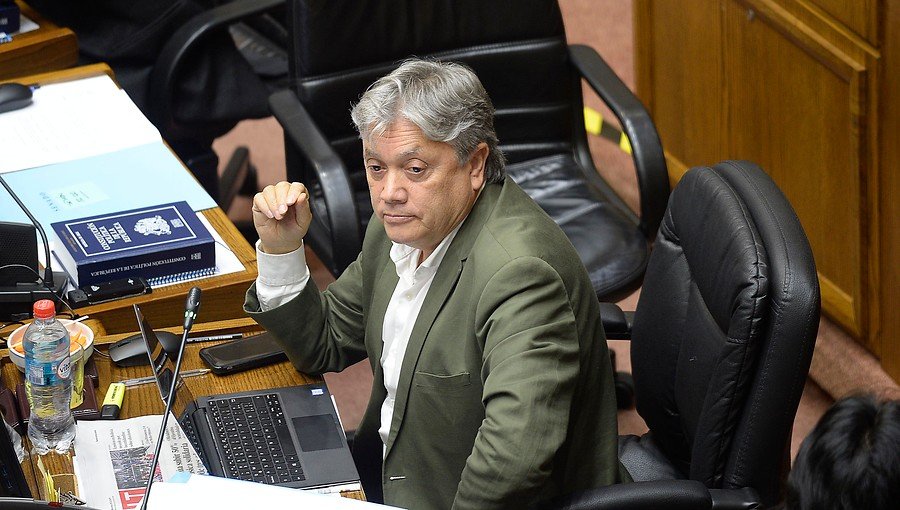 Senador Navarro anuncia querella contra presidente Piñera por delitos de lesa humanidad