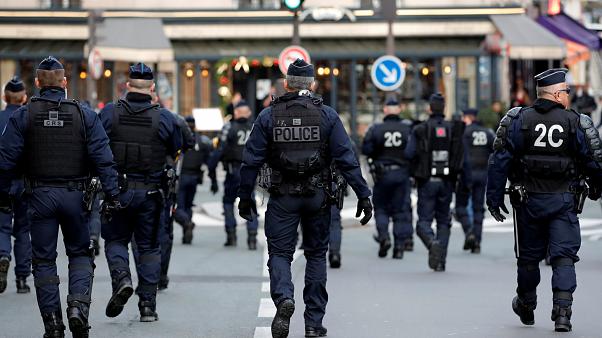 Policía francesa descarta asesorar a Chile respecto a métodos para mantener el orden