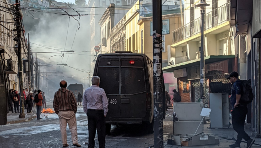 Calle Condell: el epicentro de los saqueos, las barricadas y la destrucción en Valparaíso