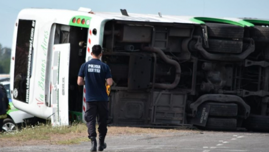 Viaje de curso termina en tragedia en Argentina: dos niños muertos y 50 lesionados deja volcamiento de autobús