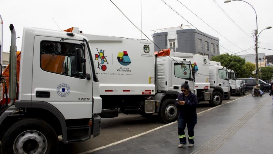12 camiones recolectores de basura reforzarán el servicio en los cerros de Valparaíso