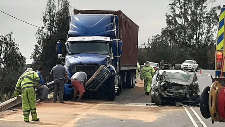 Conductor de vehículo menor falleció tras violenta colisión con camión en la ruta Lo Orozco