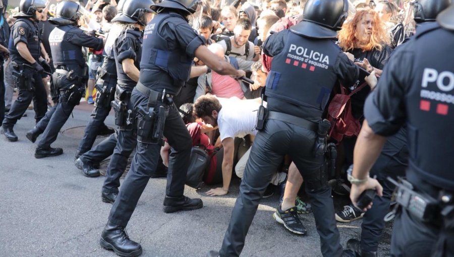 Justicia de Barcelona investiga si dos manifestantes perdieron sus ojos por impacto de proyectil policial
