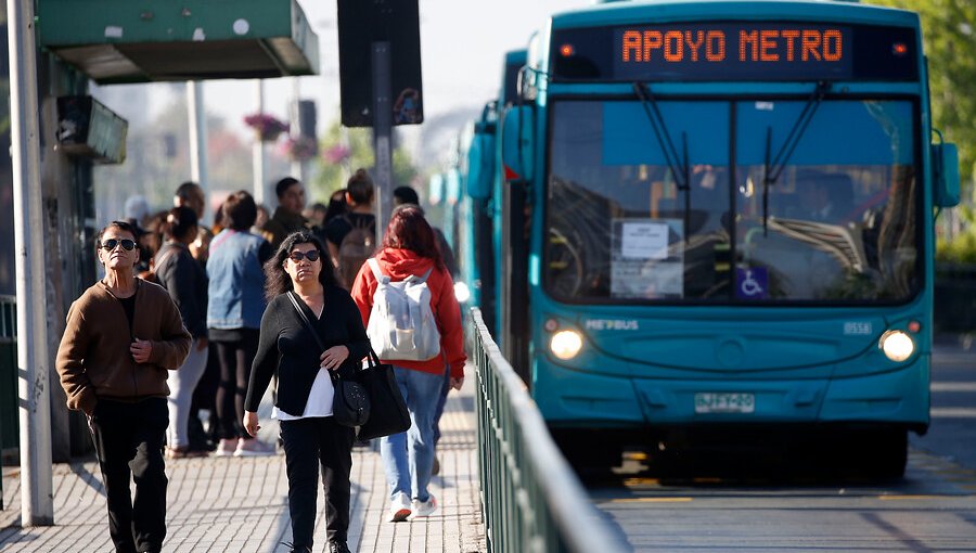 Plan de apoyo al Metro de Santiago para este fin de semana contará con 27 buses