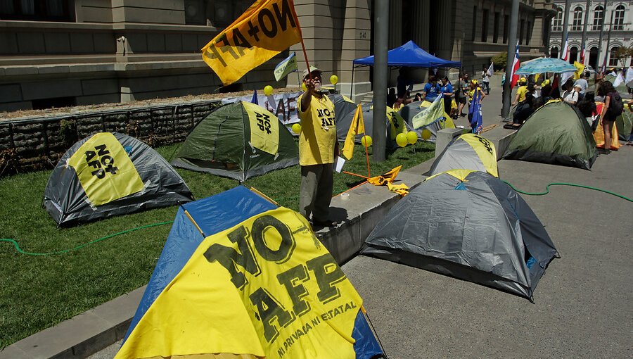 Mesa de Unidad Social levanta campamento en Plaza de Tribunales para presionar por demandas ciudadanas
