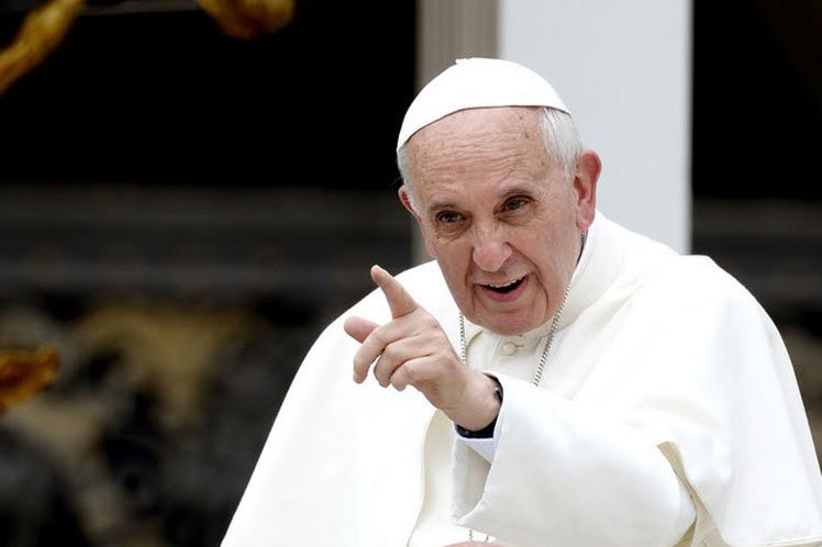 Papa Francisco pide "compromiso" a la sociedad para combatir "el cáncer de la corrupción"