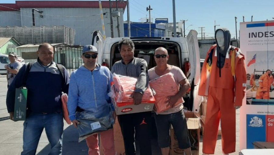 756 pescadores artesanales de Valparaíso y Biobío recibieron trajes de agua con salvavidas de activación automática