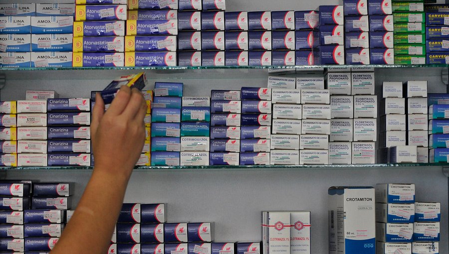 Comisión aprueba proyecto que autoriza a Cenabast intermediar compra de remedios a farmacias