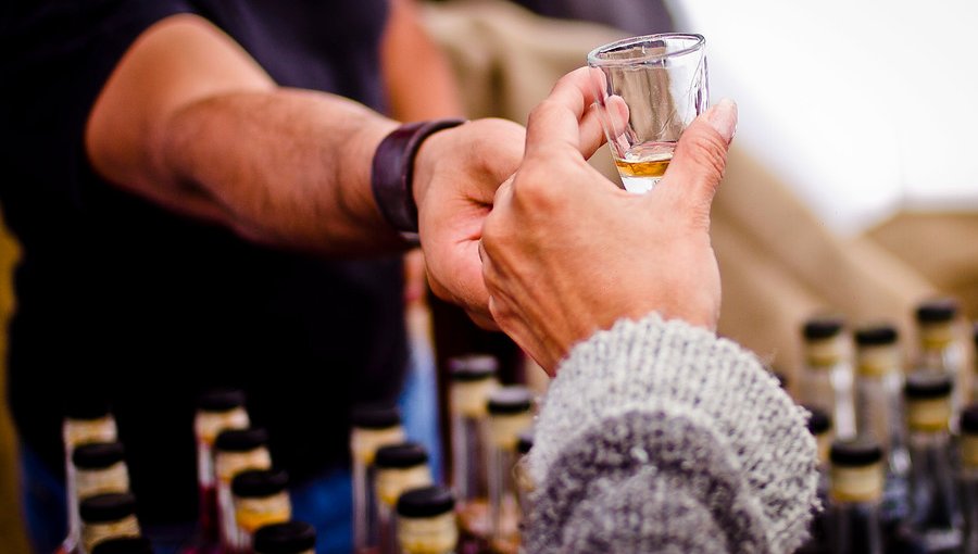 Consumo de alcohol en exceso entre adultos de 45 a 64 años se incremento en 10%