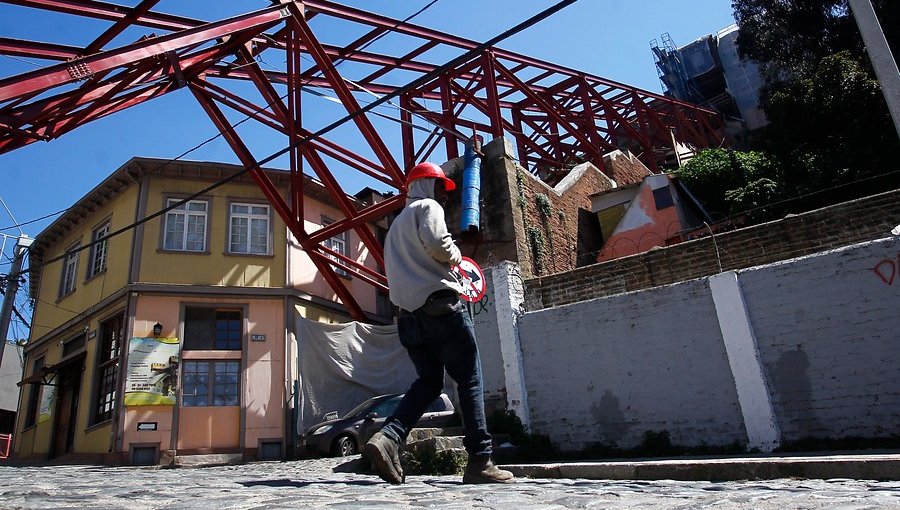 Más que una roca en el camino: la verdad tras la bullada suspensión de obras del ascensor Villaseca de Valparaíso