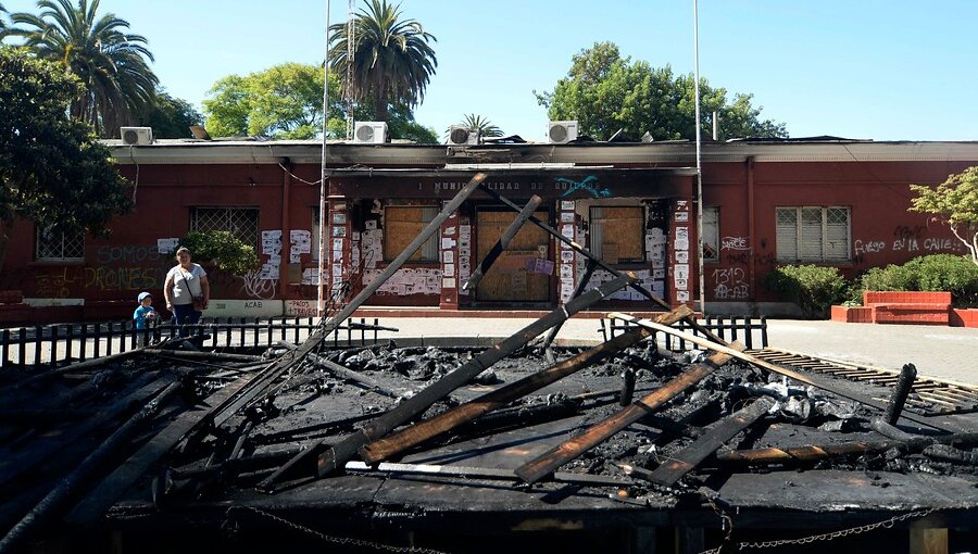 Pesebre frente a la Municipalidad de Quilpué fue incendiado a sólo horas de su instalación