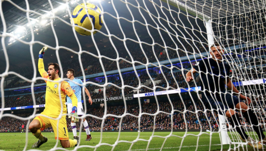 Claudio Bravo tuvo un partido de dulce y agraz en victoria del Manchester City