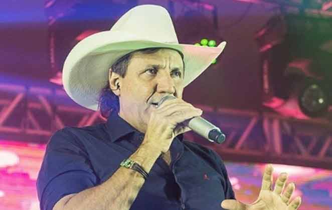 Cantante brasileño falleció tras sufrir un infarto durante un concierto