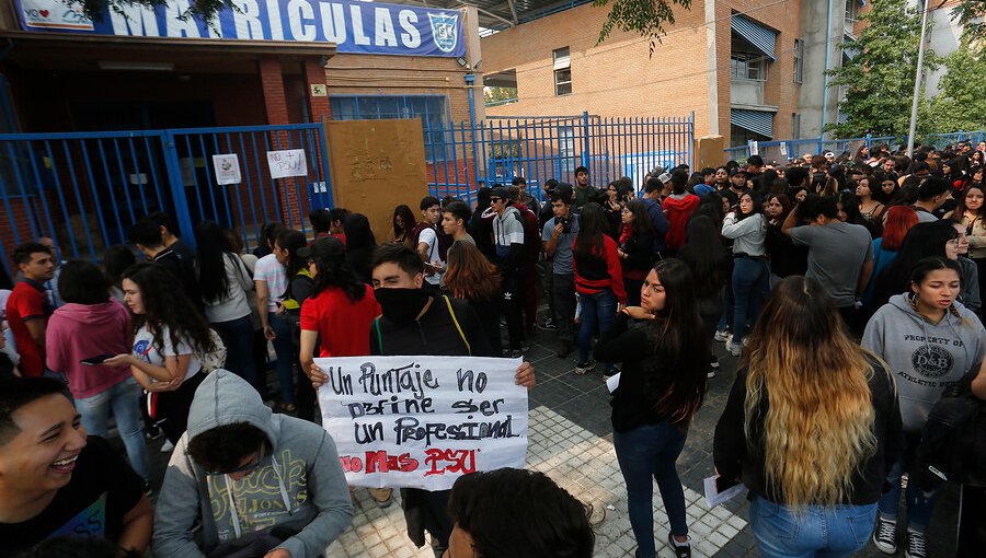 CRUCh informó que en un total de 86 colegios se debió suspender la rendición de la PSU