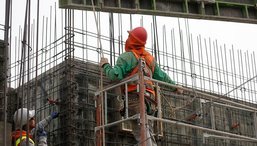Cámara Chilena de la Construcción proyecta pérdida de 40 mil puestos de trabajo en 2020