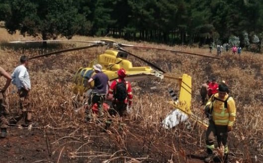 Helicóptero de Conaf que combatía un incendio forestal cayó en predio de La Araucanía