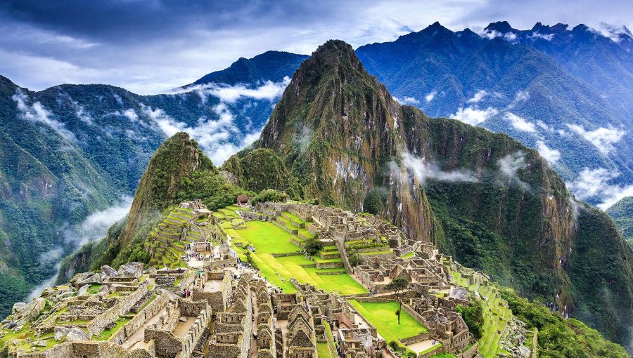 Chileno fue detenido junto a otros turistas por causar daños y hasta defecar en templo de Machu Picchu