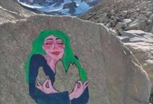 Detienen a turista que realizó dibujo en piedra al interior del Parque Torres del Paine