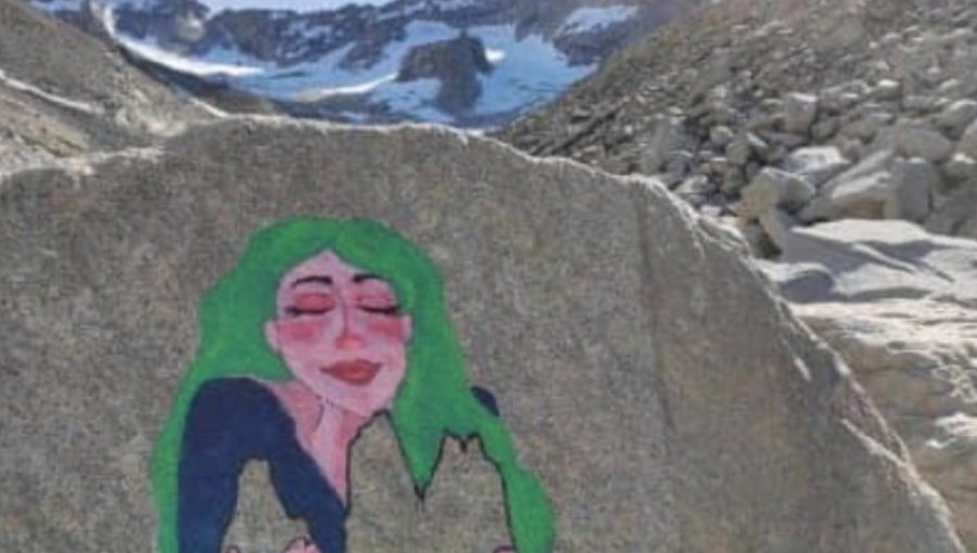 Sorprenden a turista italiano intentando borrar rayado en Torres del Paine