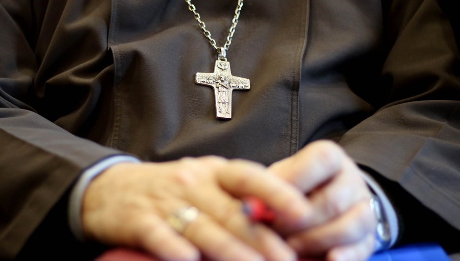 Papa Francisco acepta dimisión de sacerdote de Villarrica tras confirmarse abusos sexuales