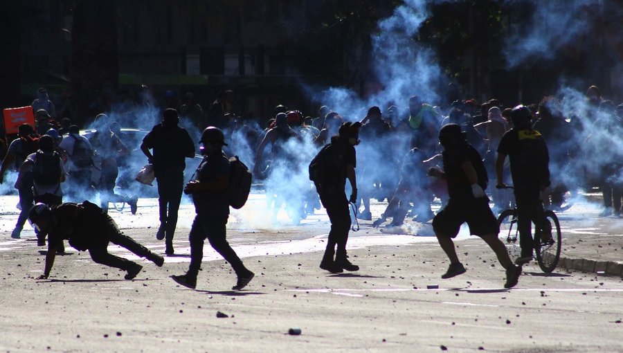 Ipsos: 82% de los chilenos cree que 2020 será un año de disturbios y protestas