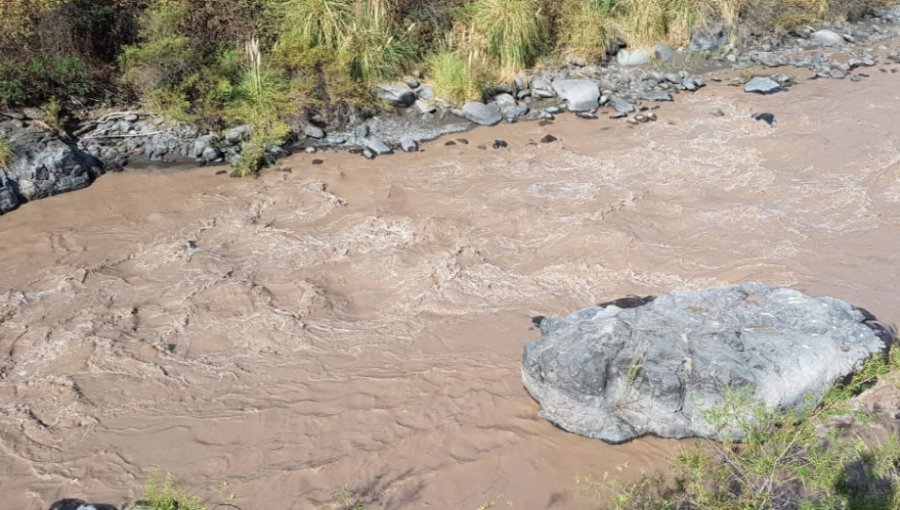 Los Andes: Esval se declara en alerta amarilla por alta turbiedad en el río Aconcagua