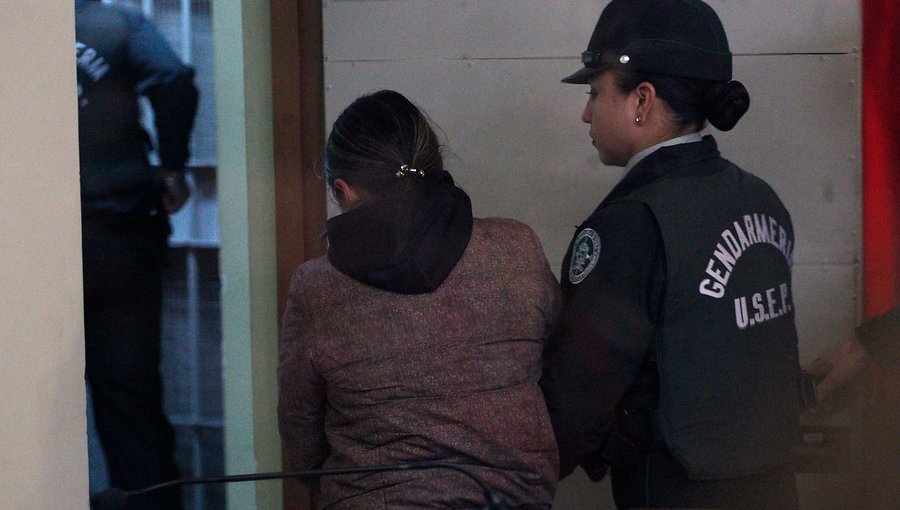 En prisión preventiva quedó mujer que intentó matar a su hijo quemando su cama en Puerto Montt