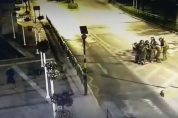 Turba ataca comisaría de Carabineros en Huechuraba: uniformado fue golpeado con un extintor