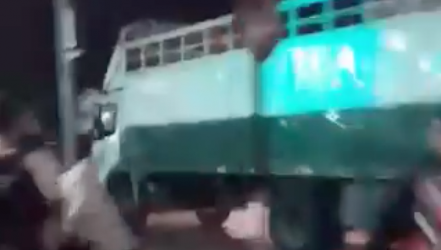 Hincha de Colo-Colo fallece luego de ser atropellado por camión de Carabineros: conductor fue detenido