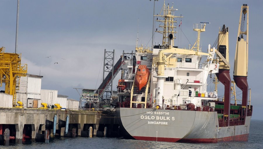 Activan protocolos por llegada de buque desde China a puerto de Coronel