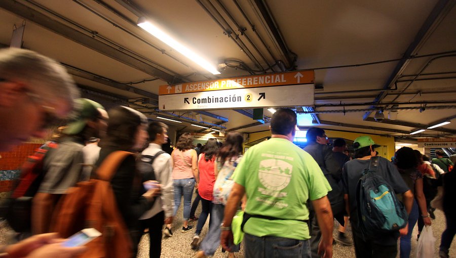Pasajeros transportados por Metro de Santiago cayeron 28% en octubre y 41% en noviembre