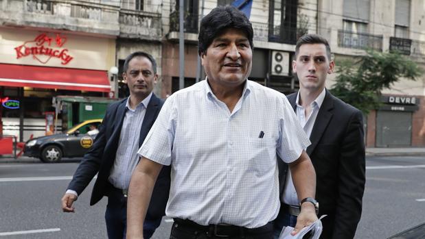 Gobierno interino de Bolivia cree que Evo Morales se trasladó a Cuba por problemas causados en Argentina