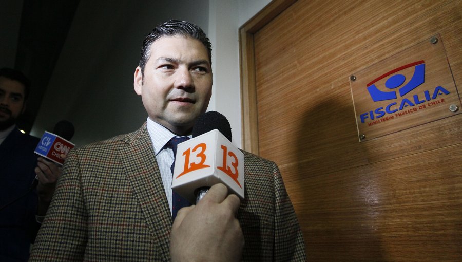 Funcionarias se querellan contra fiscal Eugenio Campos por apremios ilegítimos