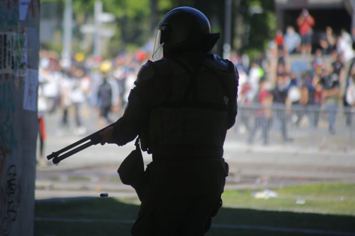 Corte de Santiago rechaza recurso presentado en contra de Carabineros por uso de escopetas antidisturbios