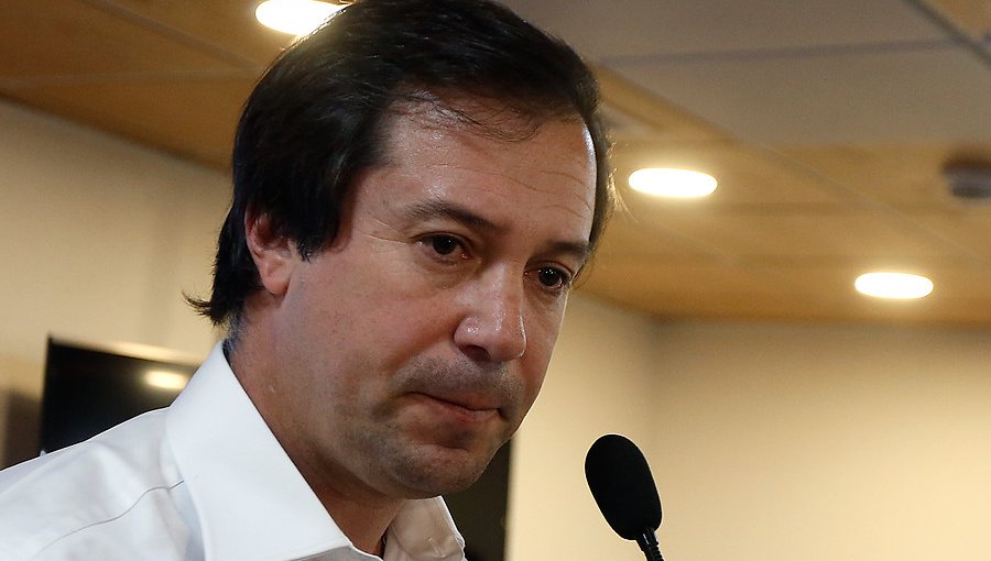 Ministro de Economía suspende militancia en la UDI y critica al partido por apoyar a Gustavo Hasbún