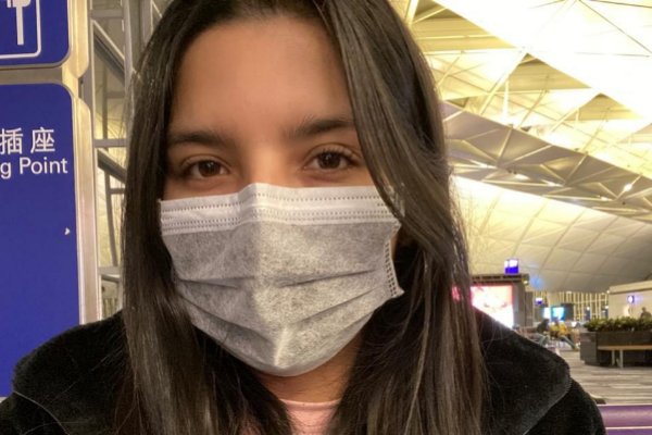Chilena que estuvo varada en aeropuerto chino por coronavirus llegó sin síntomas al país